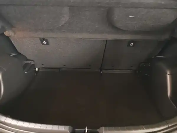 TOYOTA Yaris 1.0 VVT-i Comfort (13/16)