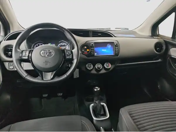 TOYOTA Yaris 1.0 VVT-i Comfort (10/16)