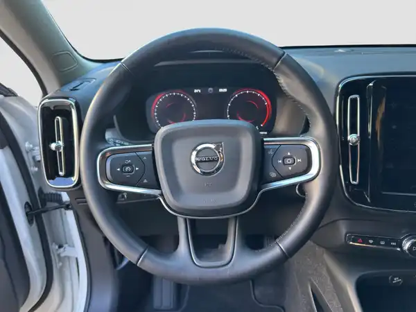 VOLVO XC40 T3 Momentum el.Sitz Park-Assist Intelli Light (11/16)
