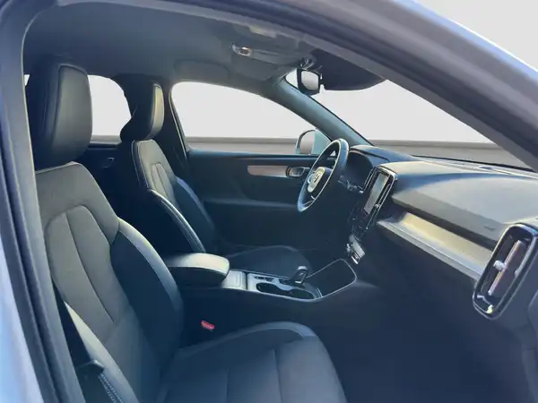VOLVO XC40 T3 Momentum el.Sitz Park-Assist Intelli Light (14/16)