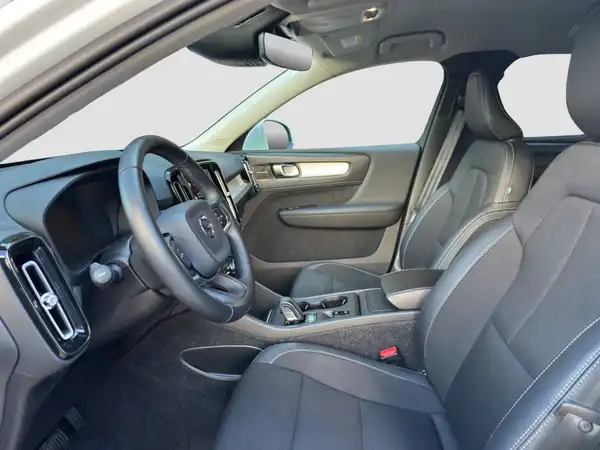 VOLVO XC40 T3 Momentum el.Sitz Park-Assist Intelli Light (8/16)