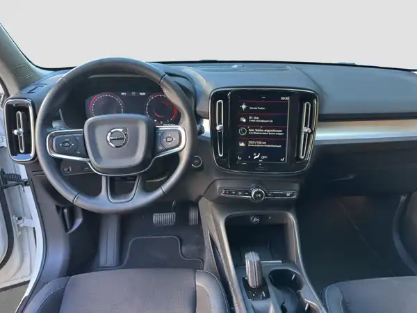 VOLVO XC40 T3 Momentum el.Sitz Park-Assist Intelli Light (10/16)
