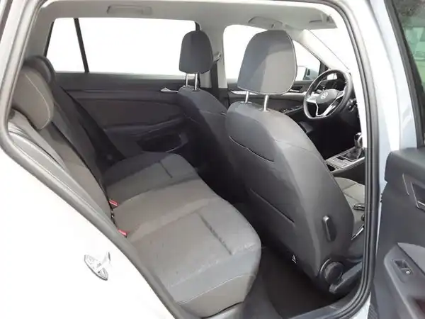 VW Golf VIII Variant Life 2.0 TDI (7/7)
