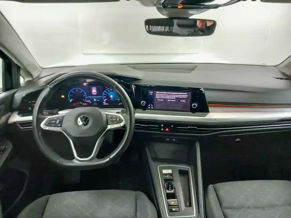 VW Golf VIII Variant 8 Life 2.0 TDI ACC Licht&Sicher Winterpaket (12/20)