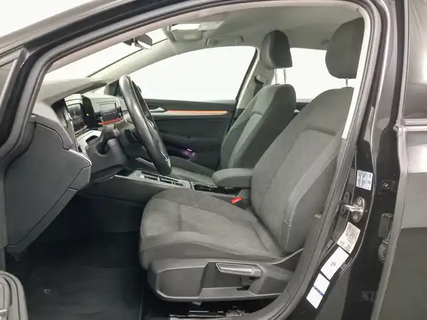 VW Golf VIII Variant 8 Life 2.0 TDI ACC Licht&Sicher Winterpaket (8/20)