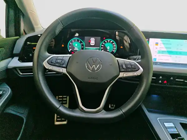 VW Golf VIII 8 MOVE 1.0 eTSI 5JGar Pano ACC StHzg (11/16)