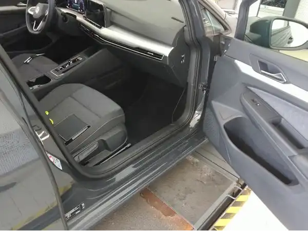 VW Golf VIII 8 MOVE 2.0 TDI 5JGar LED+ connect App (8/9)