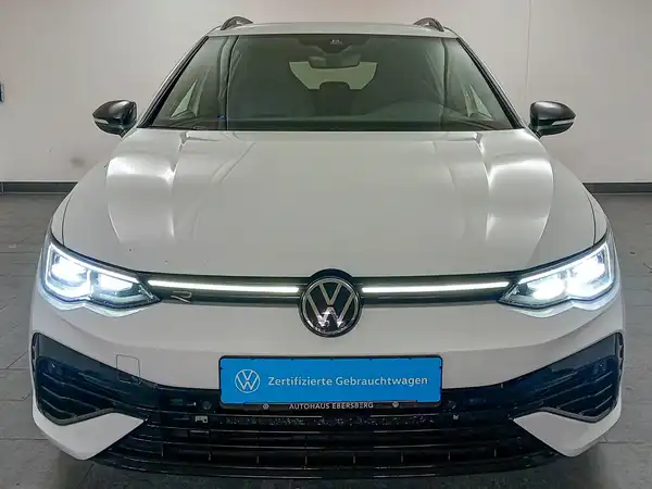 VW Golf VIII Variant R 2.0 TSI 4M AHK IQ.Assist black MATRX ACC (3/21)