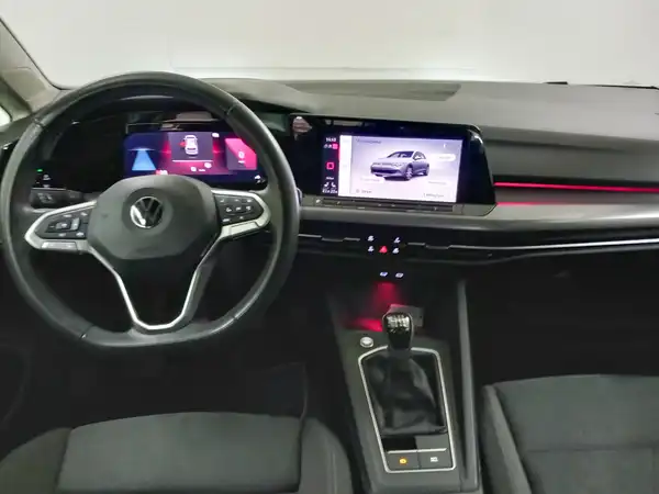 VW Golf VIII 8 STYLE 1.5 TSI 5JGar DCC App Alarm DAB MATRX Pano (12/19)