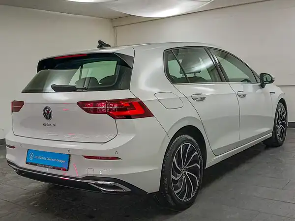 VW Golf VIII 8 STYLE 1.5 TSI 5JGar DCC App Alarm DAB MATRX Pano (7/19)