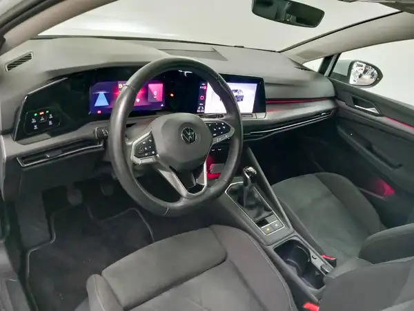 VW Golf VIII 8 STYLE 1.5 TSI 5JGar DCC App Alarm DAB MATRX Pano (9/19)
