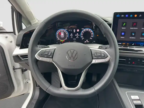 VW Golf VIII Variant 8 LIFE 1.5 eTSI 5JGar StandHzg 4xSHZ AHK (11/16)