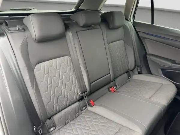 VW Golf VIII Variant 8 LIFE 1.5 eTSI 5JGar StandHzg 4xSHZ AHK (15/16)