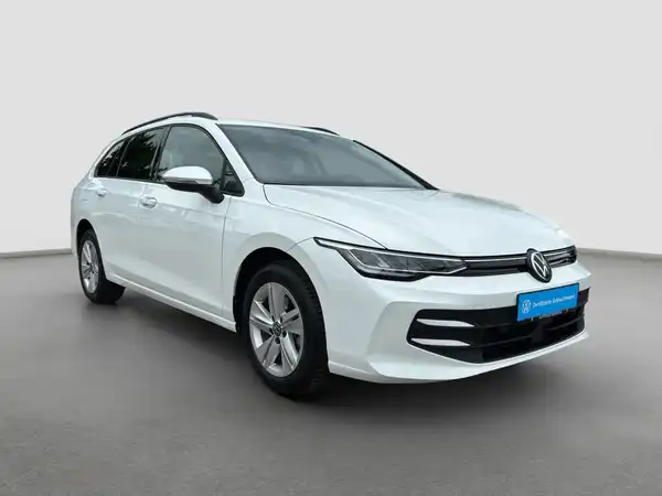 VW Golf VIII Variant 8 LIFE 1.5 eTSI 5JGar StandHzg 4xSHZ AHK (4/16)