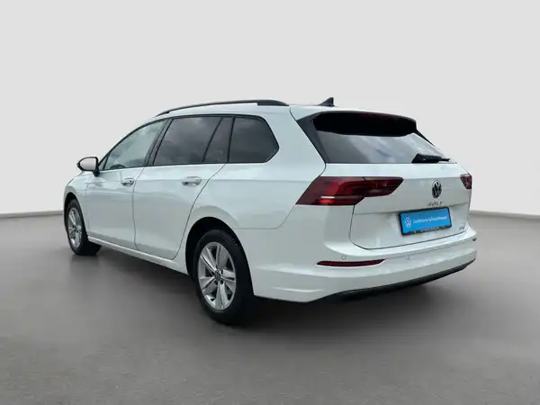 VW Golf VIII Variant 8 LIFE 1.5 eTSI 5JGar StandHzg 4xSHZ AHK (7/16)