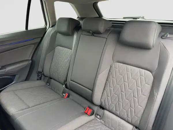 VW Golf VIII Variant 8 LIFE 1.5 eTSI 5JGar StandHzg 4xSHZ AHK (9/16)