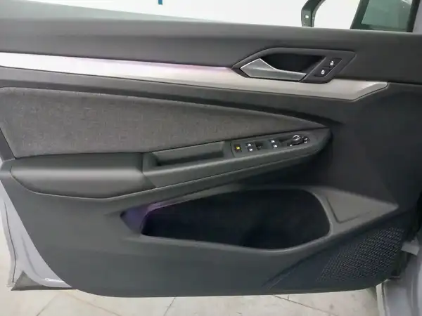 VW Golf MOVE ACC Navi RFK Lenk-bhz Klima SHZ (10/21)