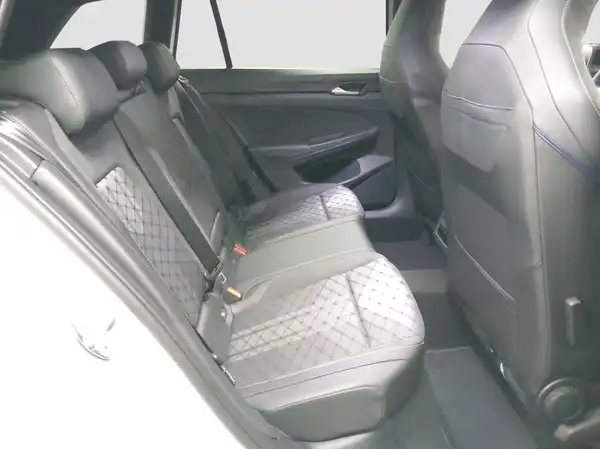 VW Golf Variant R-Line 1.5 eTSI (16/17)