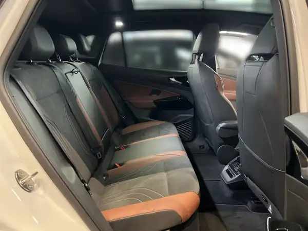 VW ID.4 Pro (14/16)