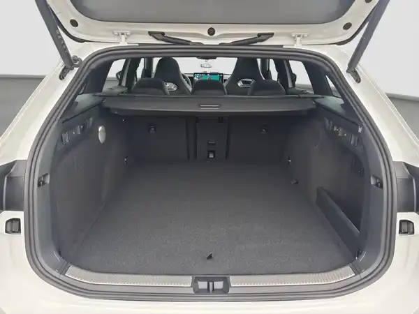 VW Passat R-Line 1.5 eHybrid (13/17)
