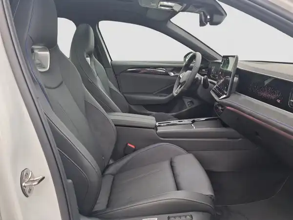 VW Passat R-Line 1.5 eHybrid (15/17)