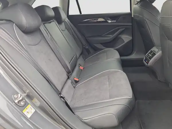 VW Passat Business 2.0 TDI (15/16)