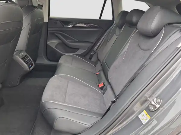 VW Passat Business 2.0 TDI (9/16)