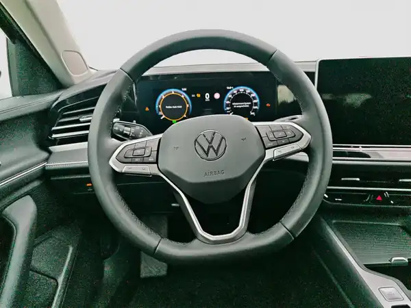 VW Passat Business 2.0 TDI (11/17)