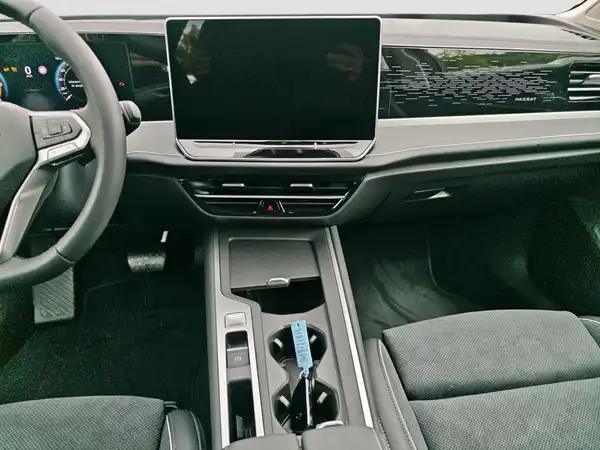 VW Passat Business 2.0 TDI (12/17)
