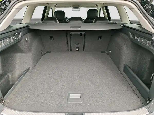 VW Passat Business 2.0 TDI (13/17)