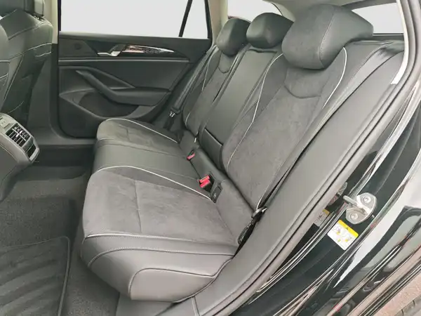 VW Passat Business 2.0 TDI (9/17)