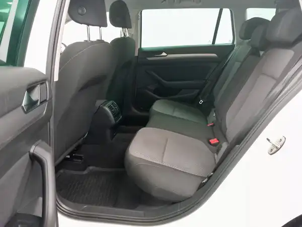 VW Passat Variant 2.0 TDI Business Navi App Sthzg Spur Assist LED (12/20)
