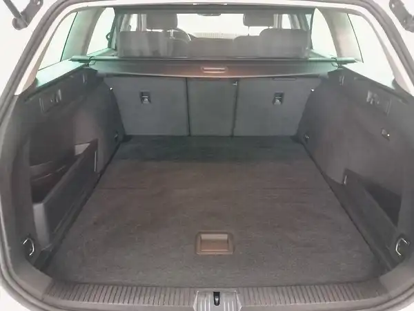 VW Passat Variant 2.0 TDI Business Navi App Sthzg Spur Assist LED (13/20)