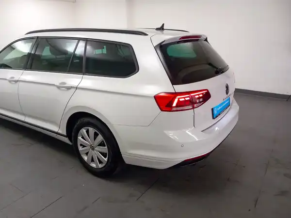 VW Passat Variant 2.0 TDI Business Navi App Sthzg Spur Assist LED (19/20)