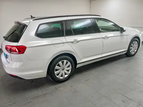 VW Passat Variant 2.0 TDI Business Navi App Sthzg Spur Assist LED (7/20)