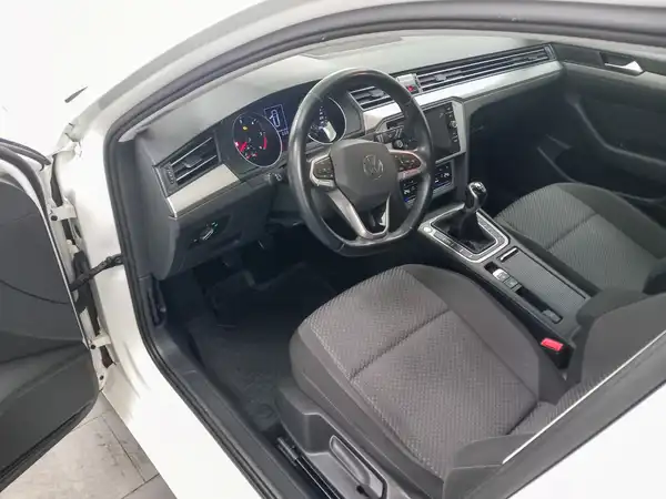 VW Passat Variant 2.0 TDI Business Navi App Sthzg Spur Assist LED (8/20)