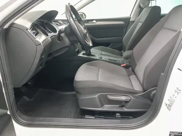 VW Passat Variant 2.0 TDI Business Navi App Sthzg Spur Assist LED (9/20)