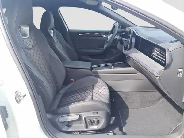VW Passat R-Line 2.0 TDI 4M (15/17)