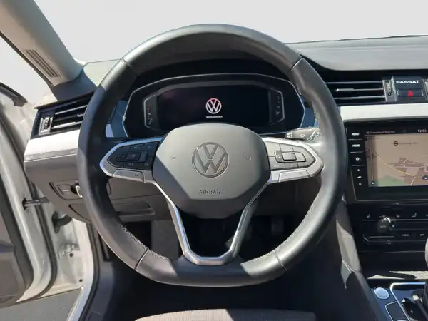 VW Passat Variant Business 2.0 TDI virtual DAB NaviPro Travel Assist (11/17)