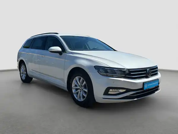 VW Passat Variant Business 2.0 TDI virtual DAB NaviPro Travel Assist (4/17)