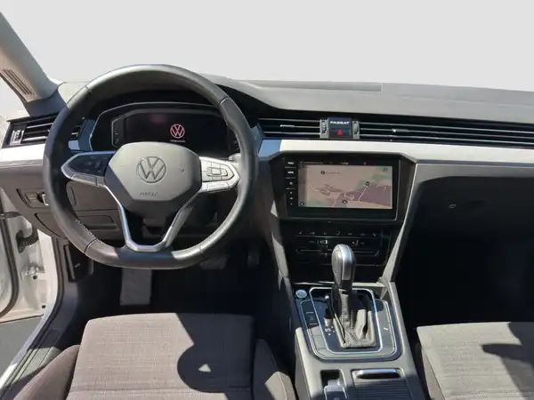 VW Passat Variant Business 2.0 TDI virtual DAB NaviPro Travel Assist (10/17)