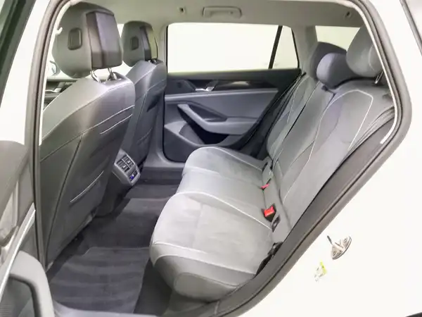 VW Passat Variant Business IQ.DRIVE AHK RFK Lenk-bhz (11/20)