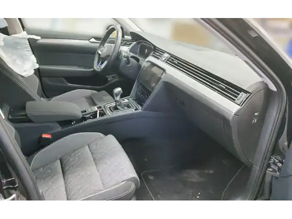 VW Passat Variant GTE 1.4 eHybrid Business+ virtual DAB Spur (4/4)