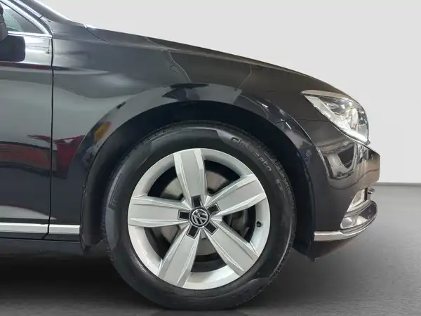 VW Passat Variant 2.0 TDI Business-Premium ACC Pano Navi Kamera (17/17)