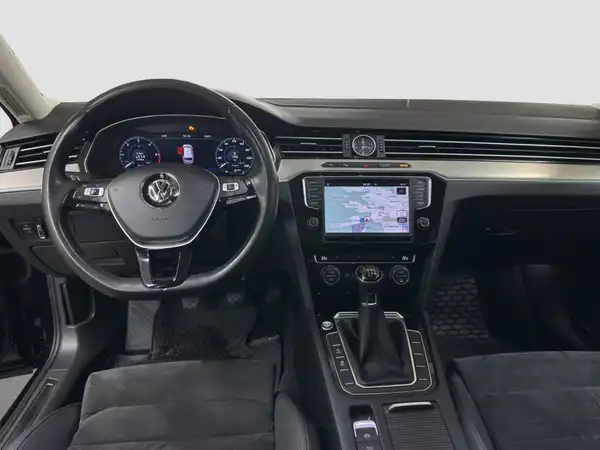 VW Passat Variant 2.0 TDI Business-Premium ACC Pano Navi Kamera (10/17)