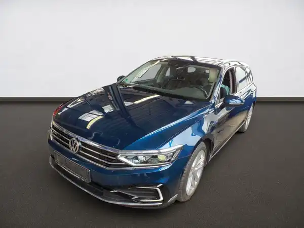 VW Passat Variant GTE 1.4 TSI Hybrid R-Line DCC Leder MATRX (2/10)