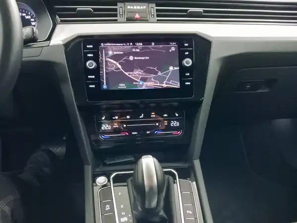 VW Passat Variant Business 1.5 TSI Winter Navi conect App (14/18)