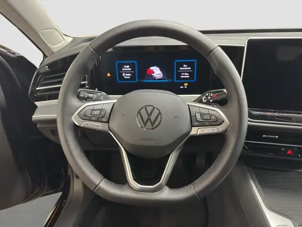 VW Passat Business 2.0 TDI (11/17)