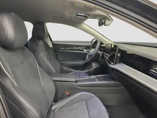 VW Passat Business 2.0 TDI (15/17)