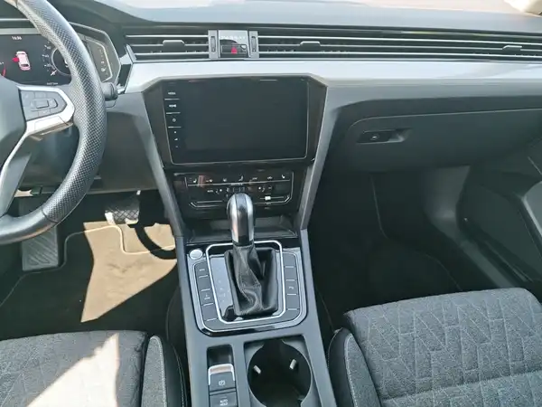 VW Passat Variant GTE 1.4 eHybrid Business Premium virtual DAB (12/17)
